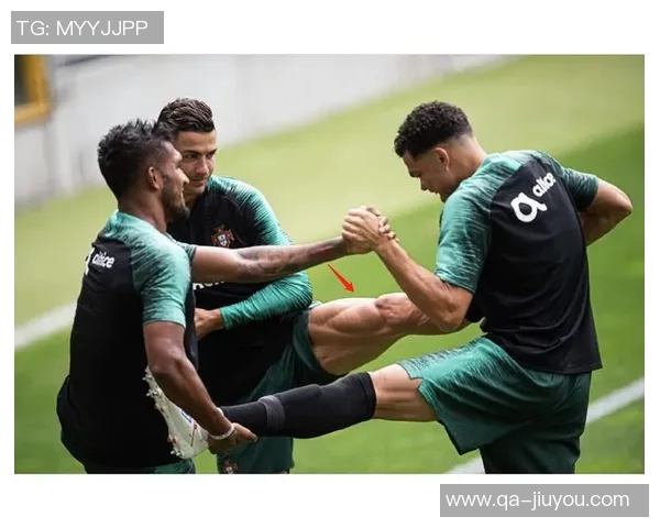 佩佩回忆初见C罗时光：17岁少年训练后啃苹果健身的故事