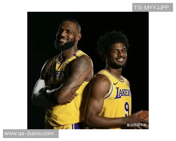 父子同台创历史詹姆斯与布朗尼在NBA赛场上携手共进